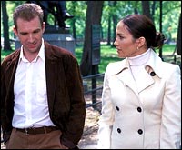 Ralph Fiennes, Jennifer Lopez in Maid in Manhattan